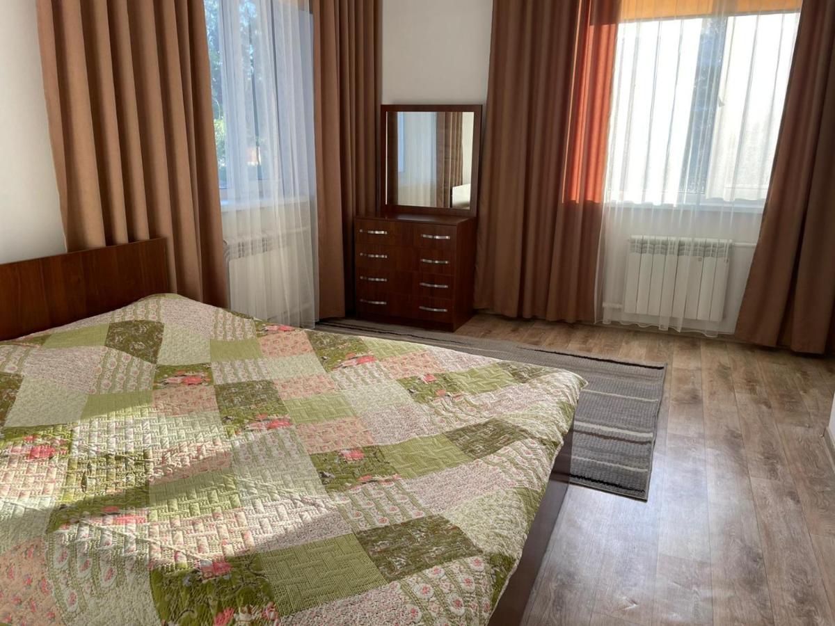 Stunning Lakeside Villa Korumdu Bagian luar foto